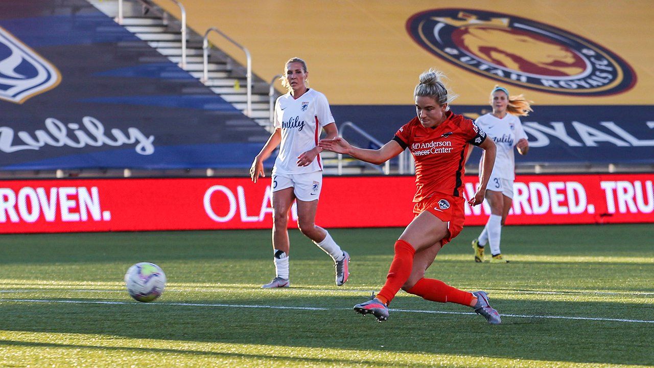 Mewis anotando el primer gol del encuentro, foto compartida en redes sociales de Houston Dash / https://twitter.com/HoustonDash