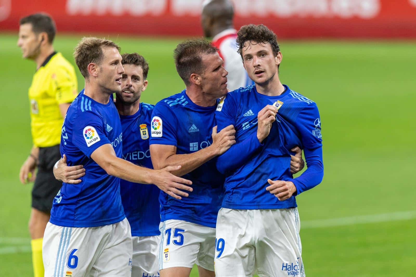 Borja Sánchez celebra el gol en el derbi de esta campaña en El Molinón