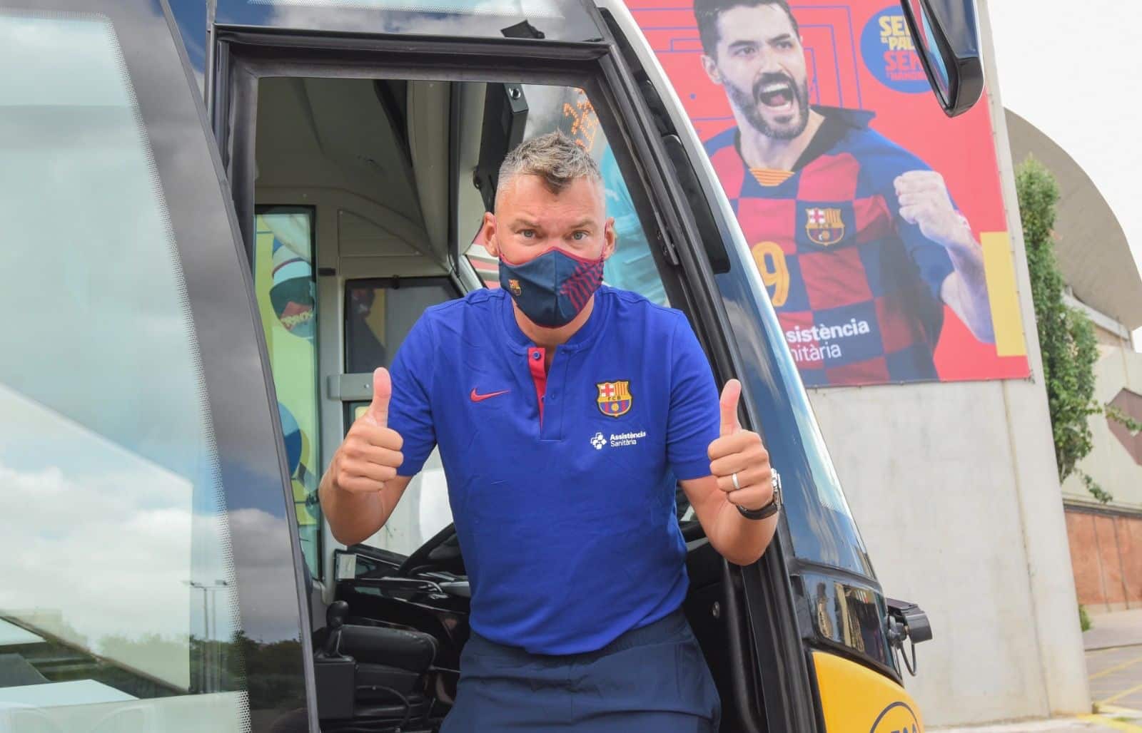 Saras Jasikevicius en el autobus saliendo para Andorra (Twitter: @FCBbasket)