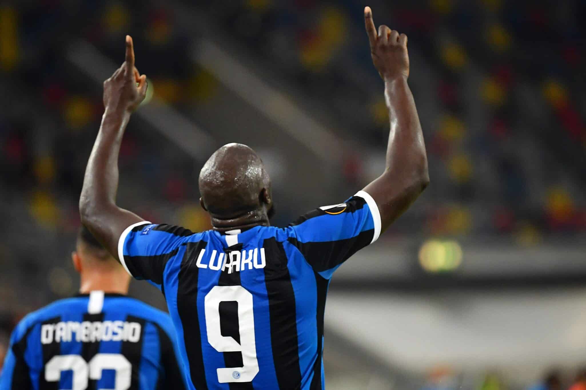 Inter 2-1 Bayer Leverkusen: Lukaku, que marcó un gol, fue un peligro en todo momento para la zaga germana. Fuente: (@UEFA)