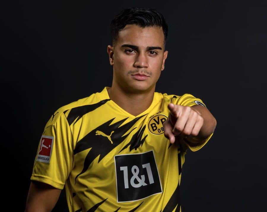 Reinier Jesus posa como jugador del  Ballspielverein Borussia Dortmund. Foto:  Ballspielverein Borussia Dortmund.