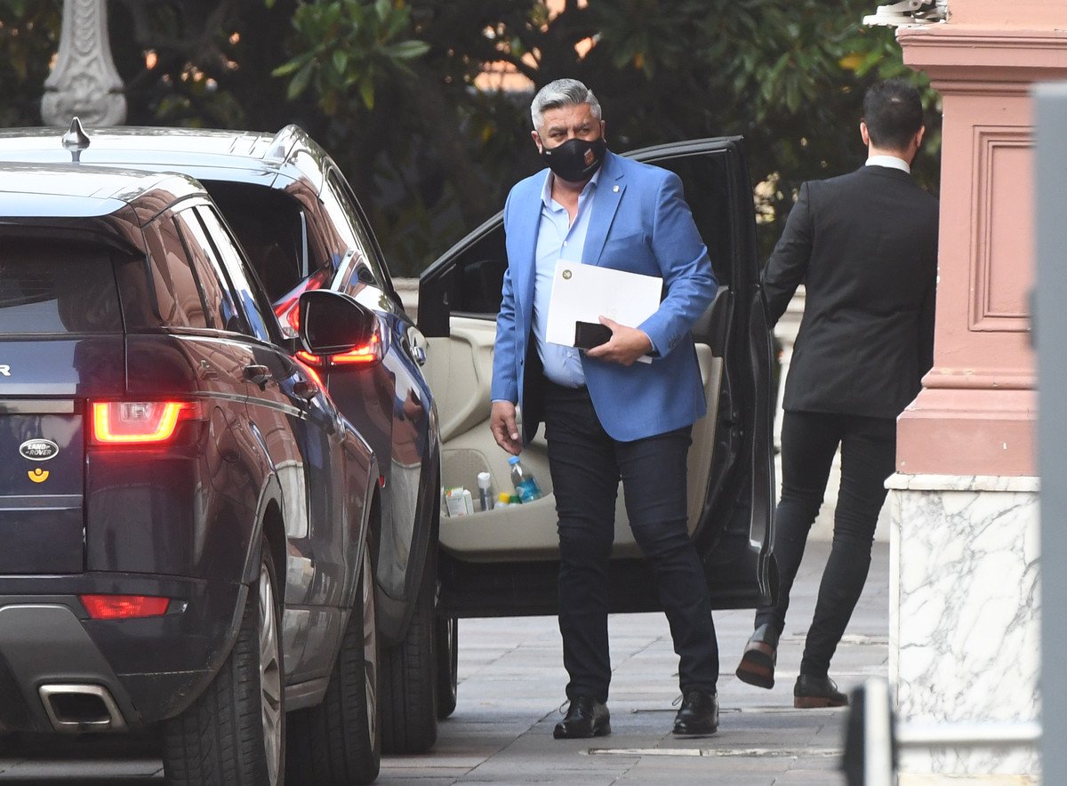 Claudio Tapia llegando a la reunión