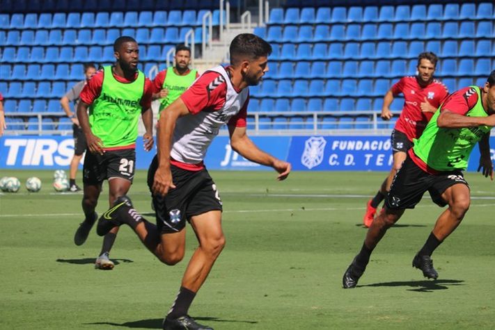 Javi Alonso en un partido con el CD Tenerife