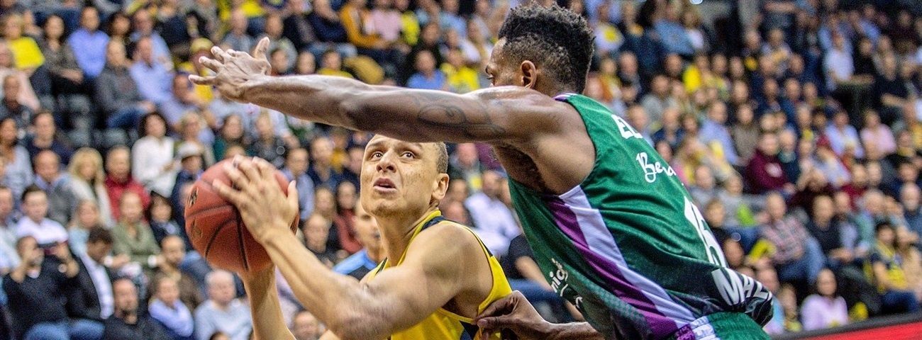 Amaize defendiendo la camiseta del Oldemburg frente al Unicaja Málaga.
Foto vía euroleague.net