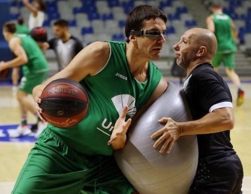 Los jugadores de Unicaja realizando un entrenamiento en el Martín Carpena, previo al confinamiento.
Imagen obtenida de www.unicajabaloncesto.com