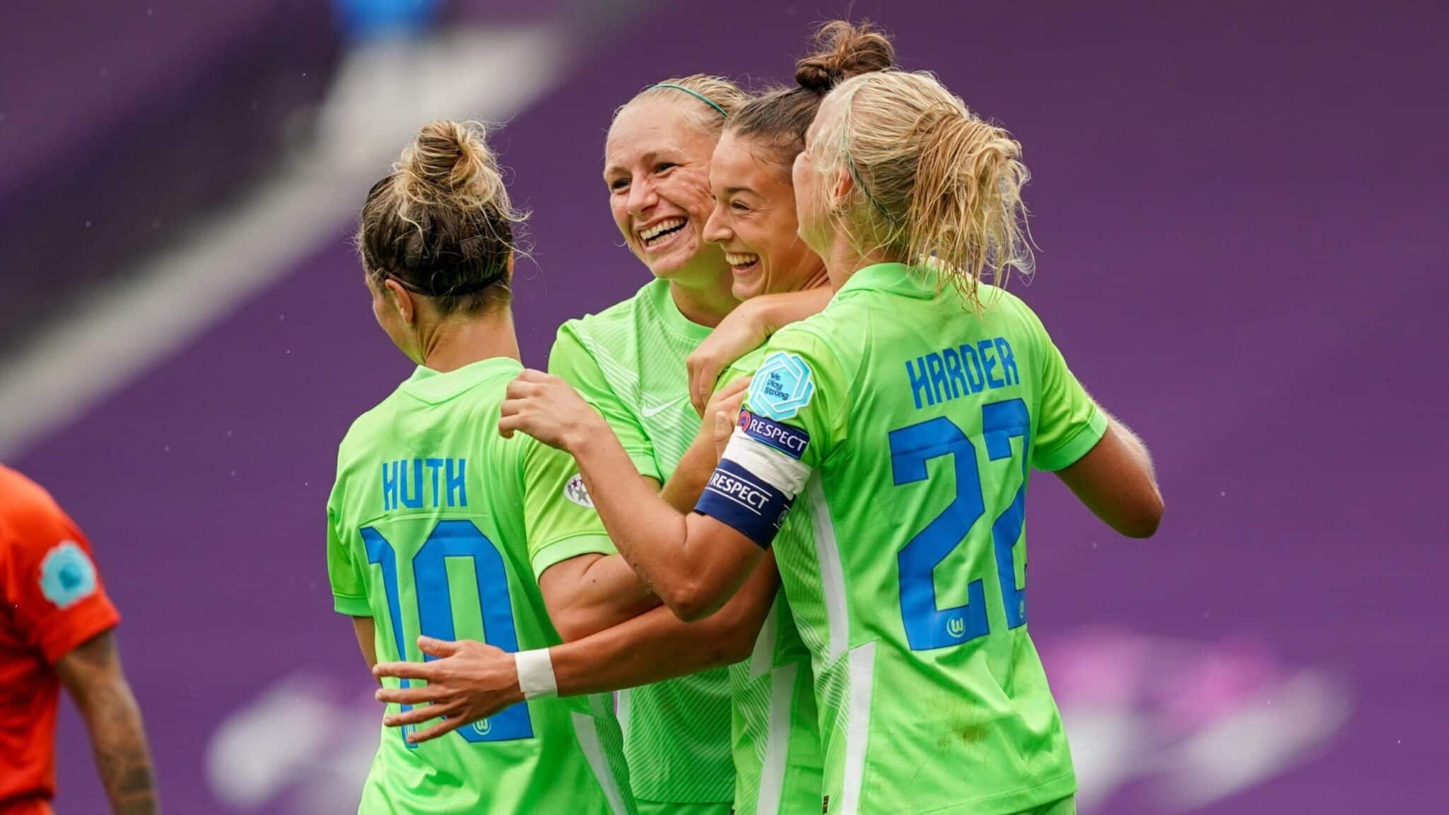 Las jugadoras del Wolfburg celebrando su pase a semifinales, foto compartida en redes sociales del equipo / https://twitter.com/VfLWob_Frauen