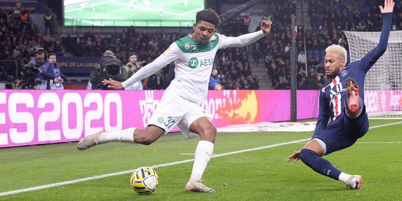 Fofana despeja un balón ante Neymar | Imagen: Ligue 1