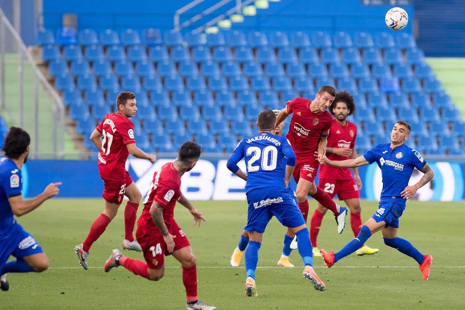 Lance del partido entre Getafe y Osasuna