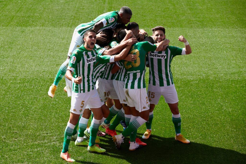 El Real Betis celebra el gol de Cristian Tello