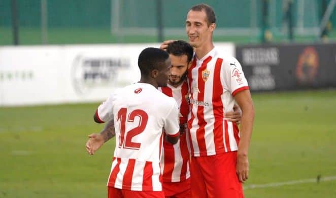 Jonathan Silva celebra su tanto anotado en pretemporada al CD Badajoz (www.udalmeriasad.com)