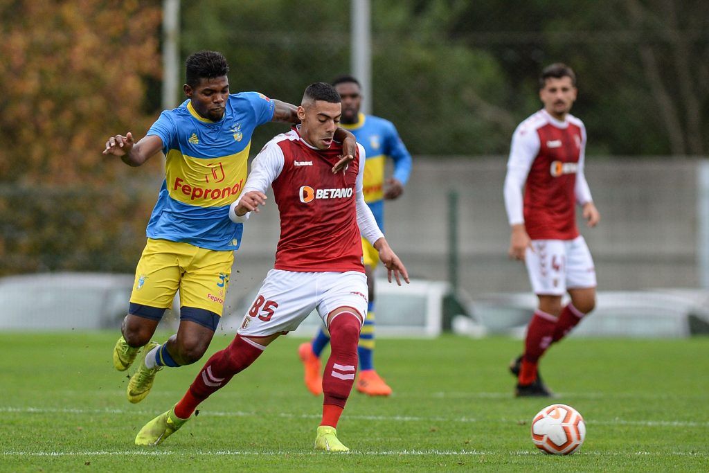 Samuel Costa durante un encuentro con las categorías inferiores del Sporting de Braga (scbraga.pt)