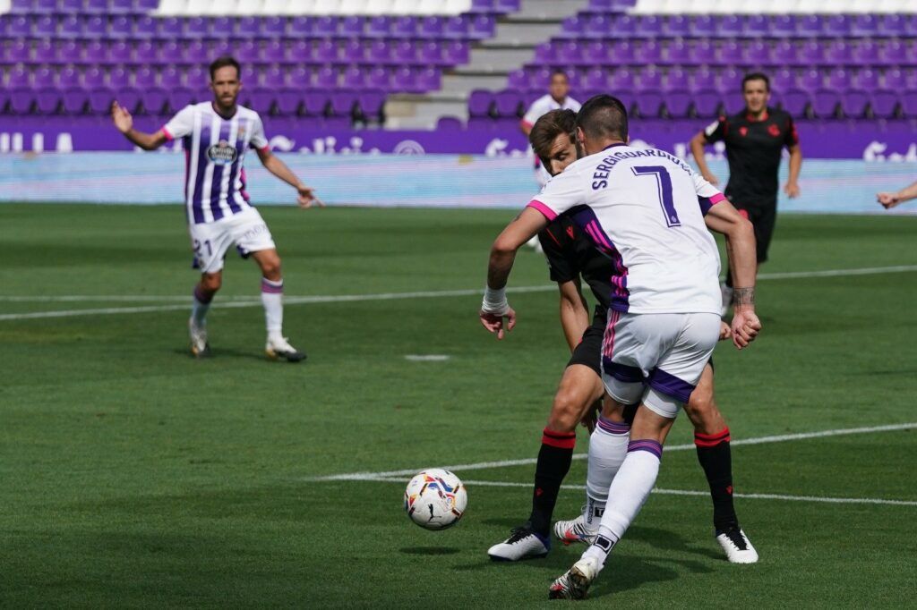 Sergi Guardiola dando la asistencia a Míchel Herrero Fuente: Twitter Real Valladolid