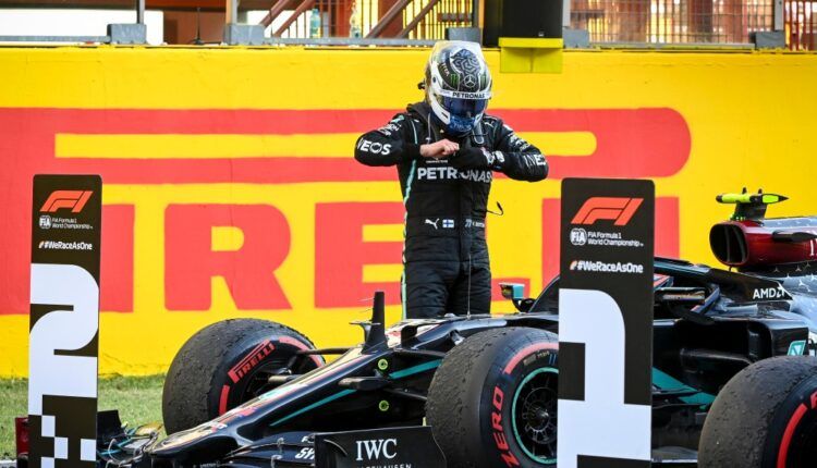 Valtteri Bottas se lamenta tras la carrera tras dejar escapar la victoria en Mugello. Imagen: soymotor.com