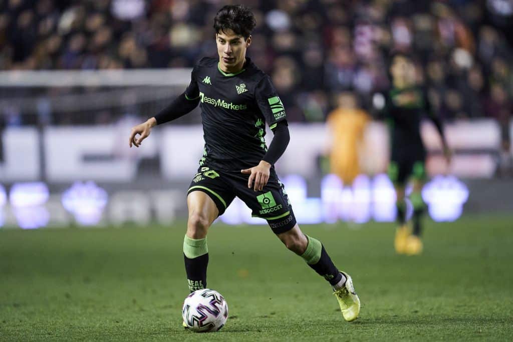 Diego Láinez en un partido la pasada temporada con el Real Betis