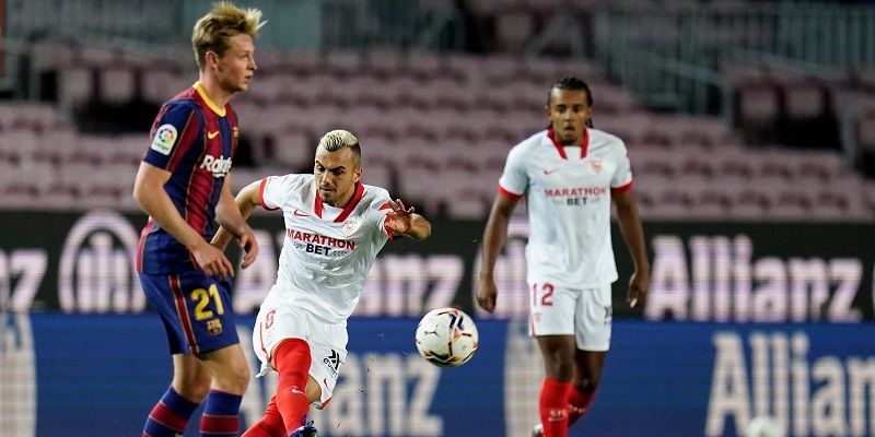 Una jugada del encuentro en el Camp Nou | Imagen: Sevilla FC