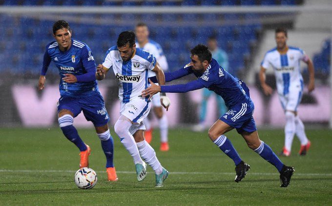 Un lance del encuentro entre CD Leganés y Real Oviedo