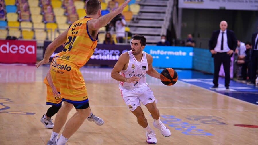 Facundo Campazzo entra a canasta en un Herbalife Gran Canaria - Real Madrid. Foto: Real Madrid.