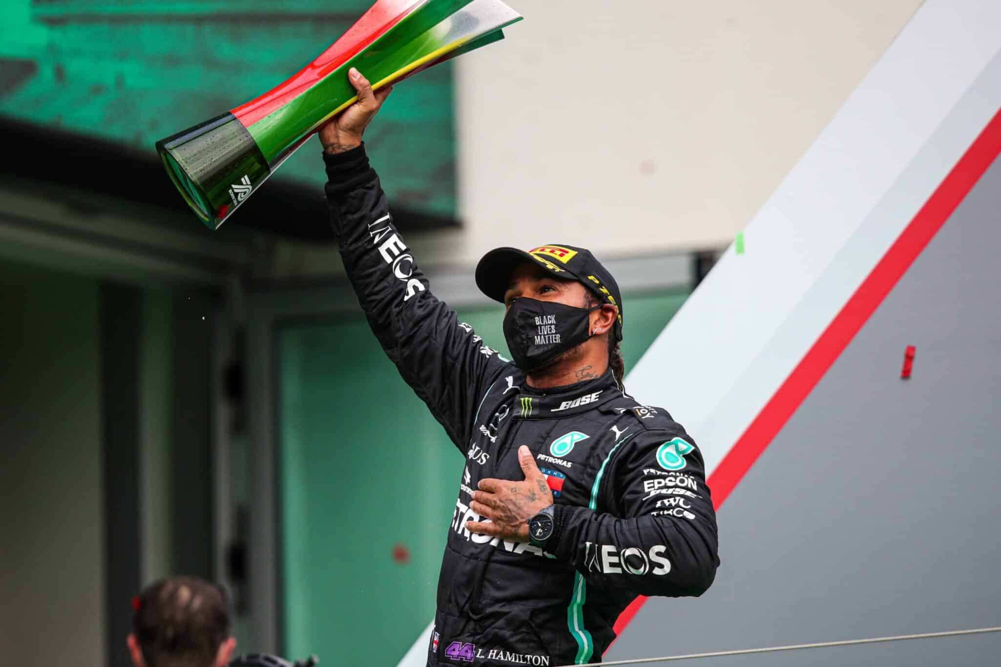 Hamilton celebra en Portimão su 92ª victoria. Imagen: @MercedesAMGF1