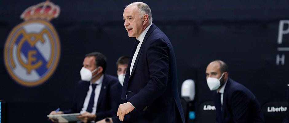 Pablo Laso da indicaciones a sus jugadores en un partido como entrenador del Real Madrid. Foto: Real Madrid.