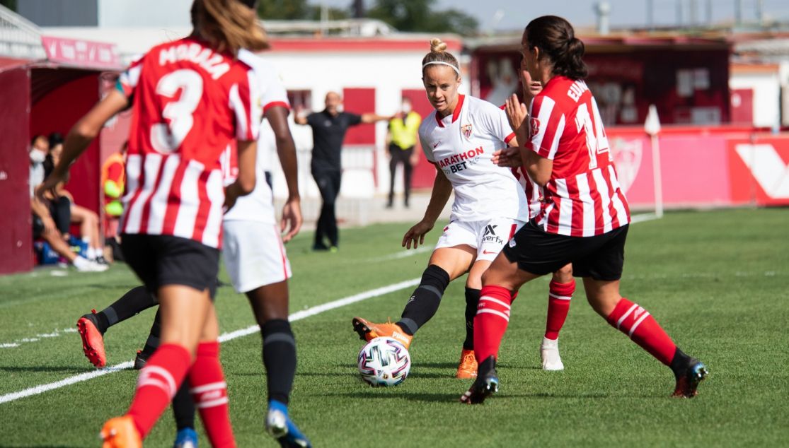 Un lance del encuentro disputado en la mañana dominical sevillana. Fuente: web del Sevilla FC.