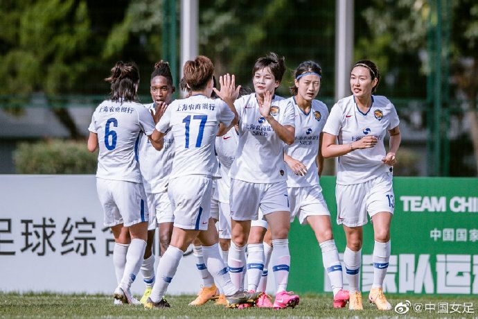 Shanghai celebra uno de sus cuatro goles en foto del Weibo oficial de la Super League China
