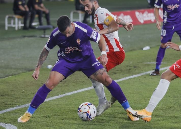 Álvaro Vázquez en su último partido con el Sporting