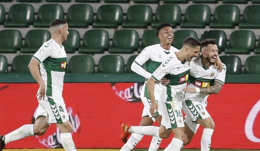 El Elche celebra un gol de Josan