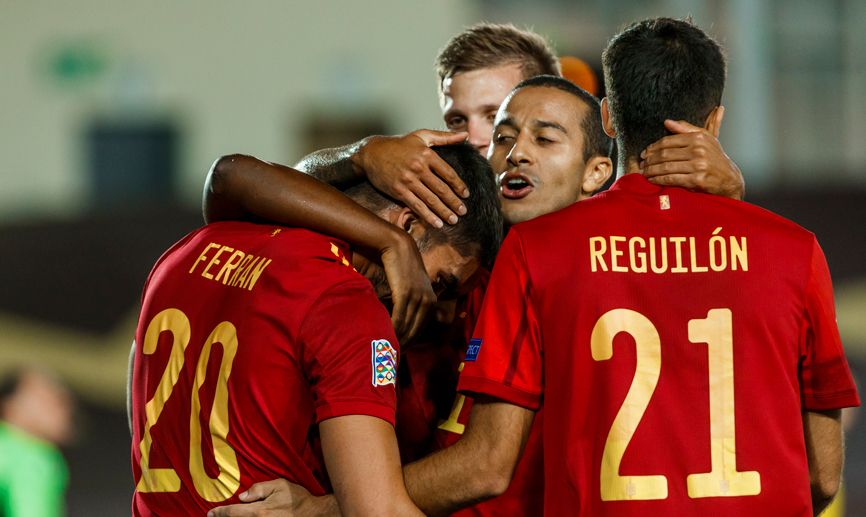 Selección española celebrando un gol