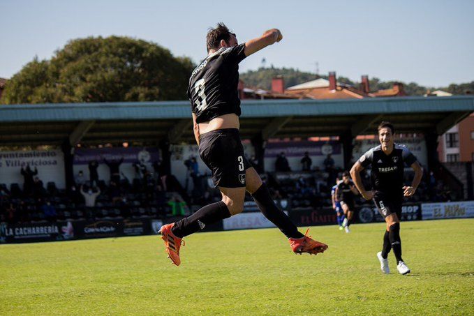 Gayoso celebra el gol de la victoria del CD Lealtad frente al CD Covadonga