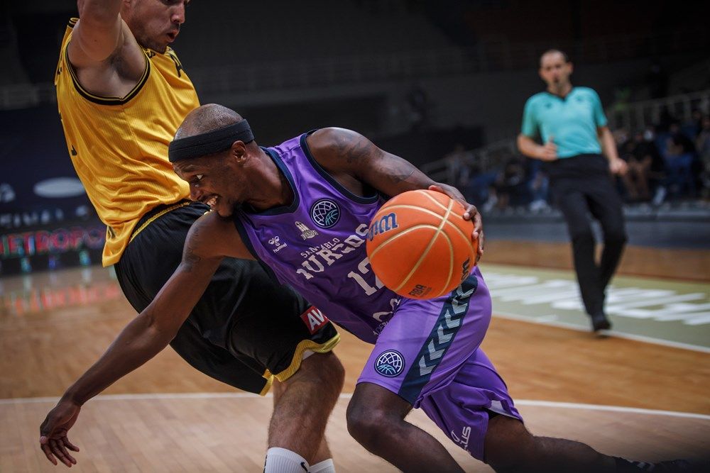 McFadden ataca la canasta. Foto: Basketball Champions League