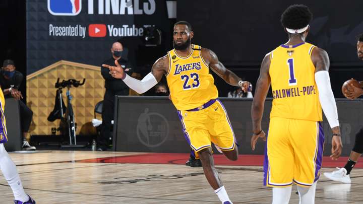 LeBron James celebra una canasta. Foto: NBA Spain