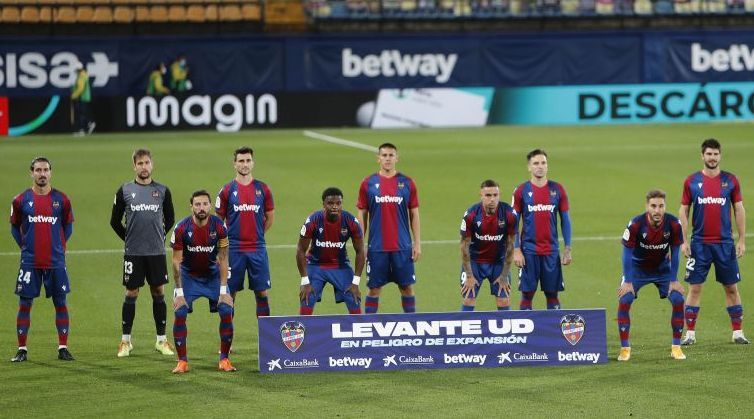 XI inicial del Levante en el último partido en La Cerámica