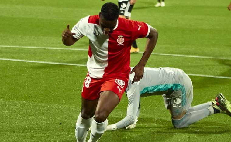 Sylla celebra uno de sus dos goles al Cartagena