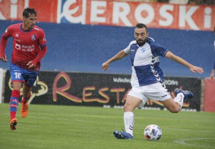De Lerma(CDEbro)en un lance del juego ante el Calahorra de esta temporada.Foto(CD Calahorra)