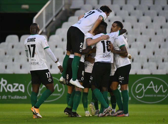 Racing celebra gol