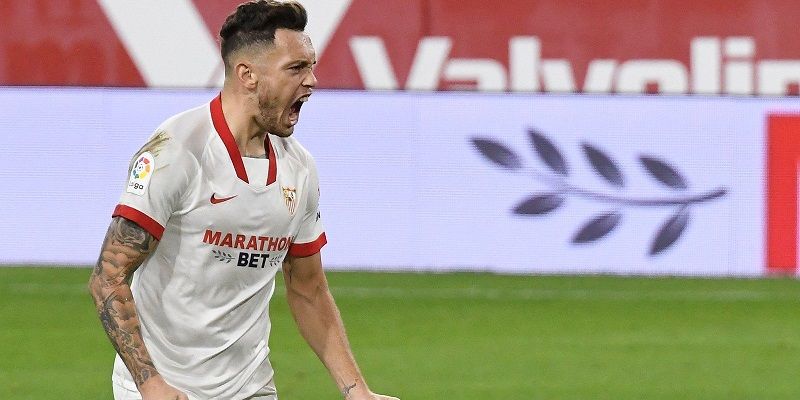 Ocampos celebra un tanto de penalti