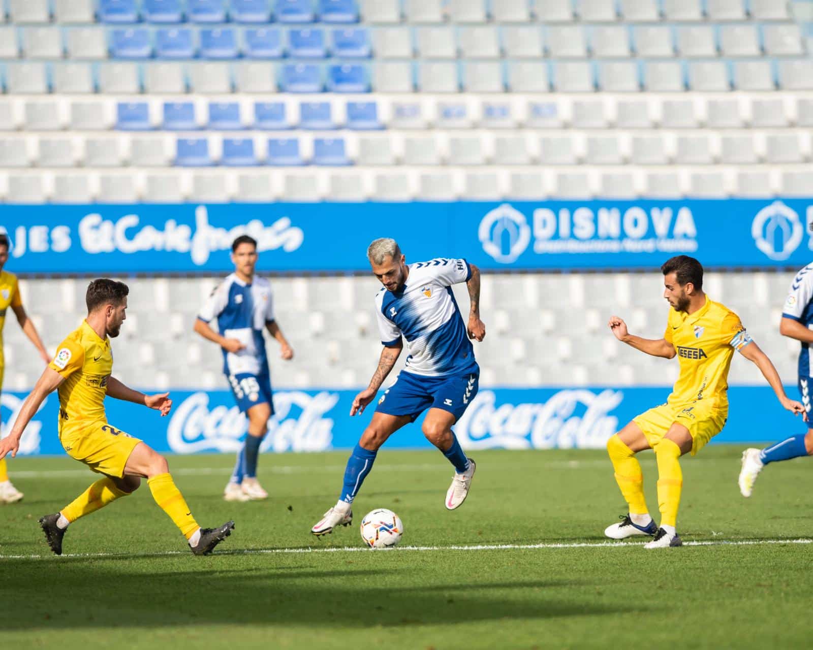 Resultado que le vale al Málaga para aspirar al ascenso, mientras que el Sabadell sigue hundido en el descenso.
Fuente: https://twitter.com/CESabadell/status/1325445305282781185/photo/1