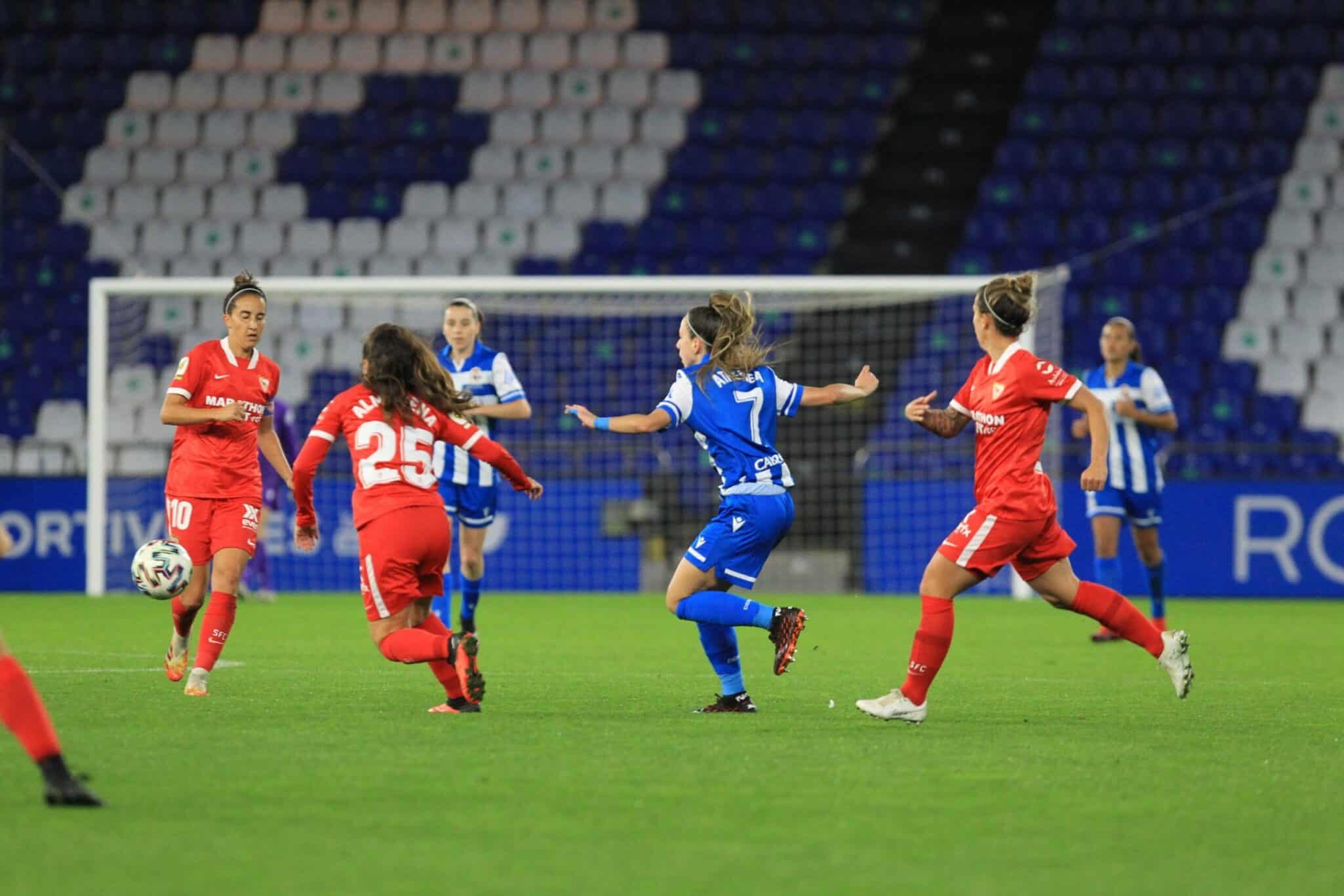 Un Riazor vacío acogió el partido entre deportivistas y sevillistas.
Fuente: https://twitter.com/SevillaFC_Fem/status/1325504739698733057/photo/1