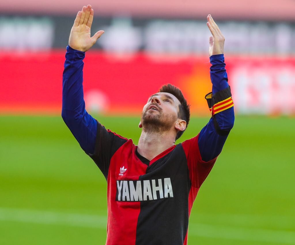 Leo homenajea a Maradona