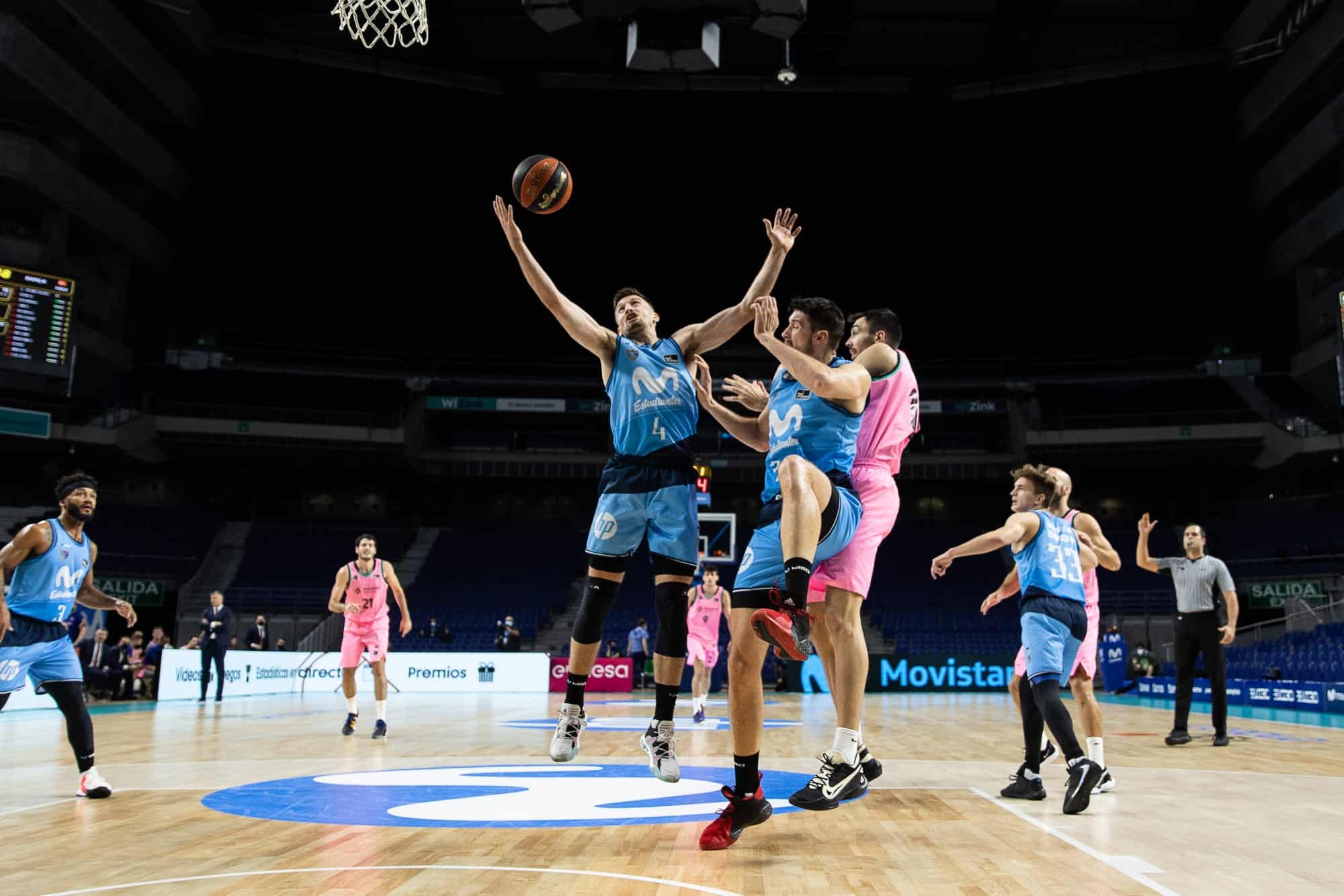 Avramovic, Arteaga, Oriola y Roberson en la zona. Foto: Movistar Estudiantes.