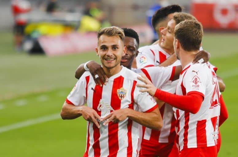 Fran Villalba, del Almería, celebra un gol