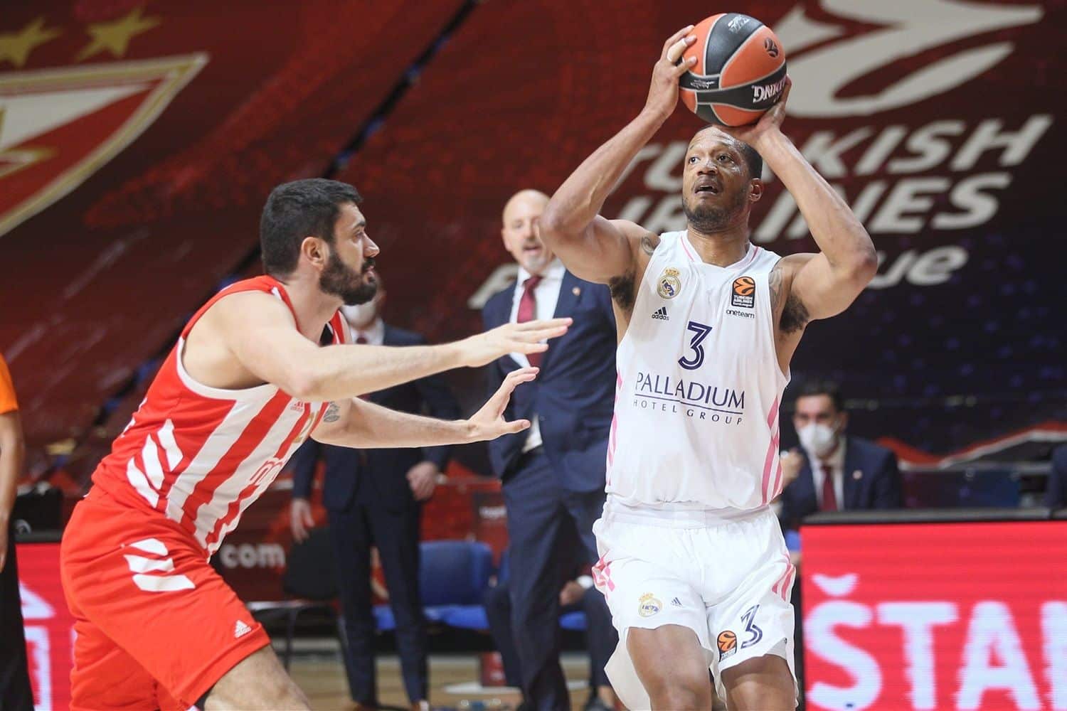 Anthony Randolph se prepara para realizar una suspensión. Foto: Euroleague