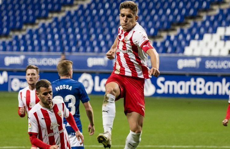 Corpas celebrando el primero de sus goles en el Tartiere