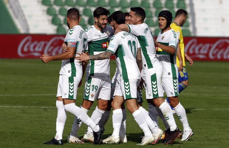 Elche celebra gol