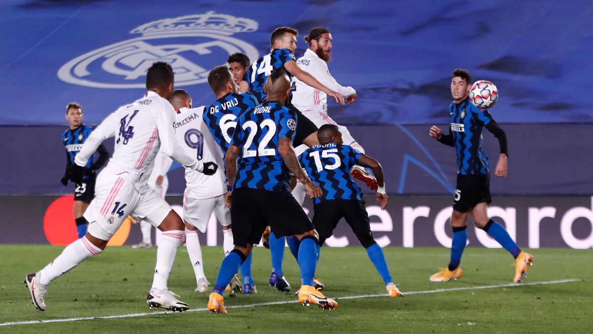 Sergio Ramos, anotando su gol número 100 con la camiseta del Real Madrid