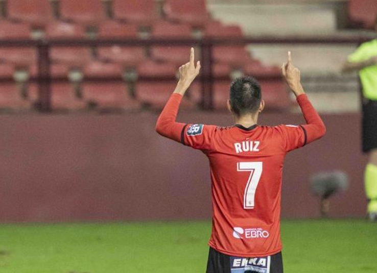 Leo Ruiz celebra un gol con la UD Logroñés