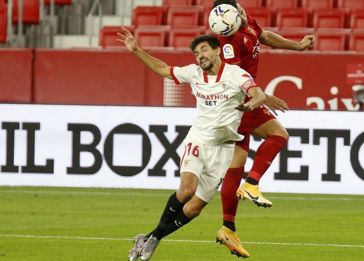 Jesús Navas en el partido contra Osasuna