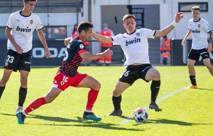 Pedro Sánchez en un partido frente al Valencia Mestalla