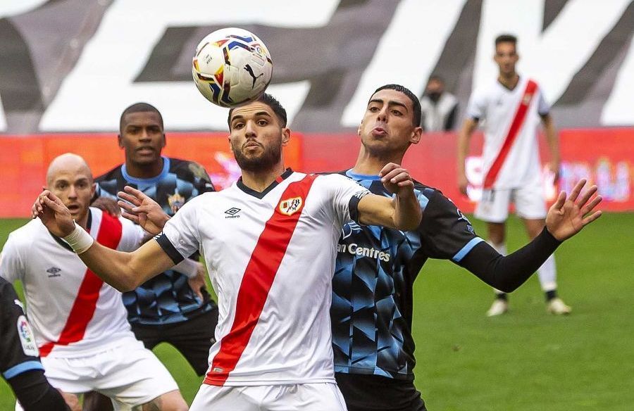 Lance del encuentro en Vallecas entre Rayo Vallecano y Almería