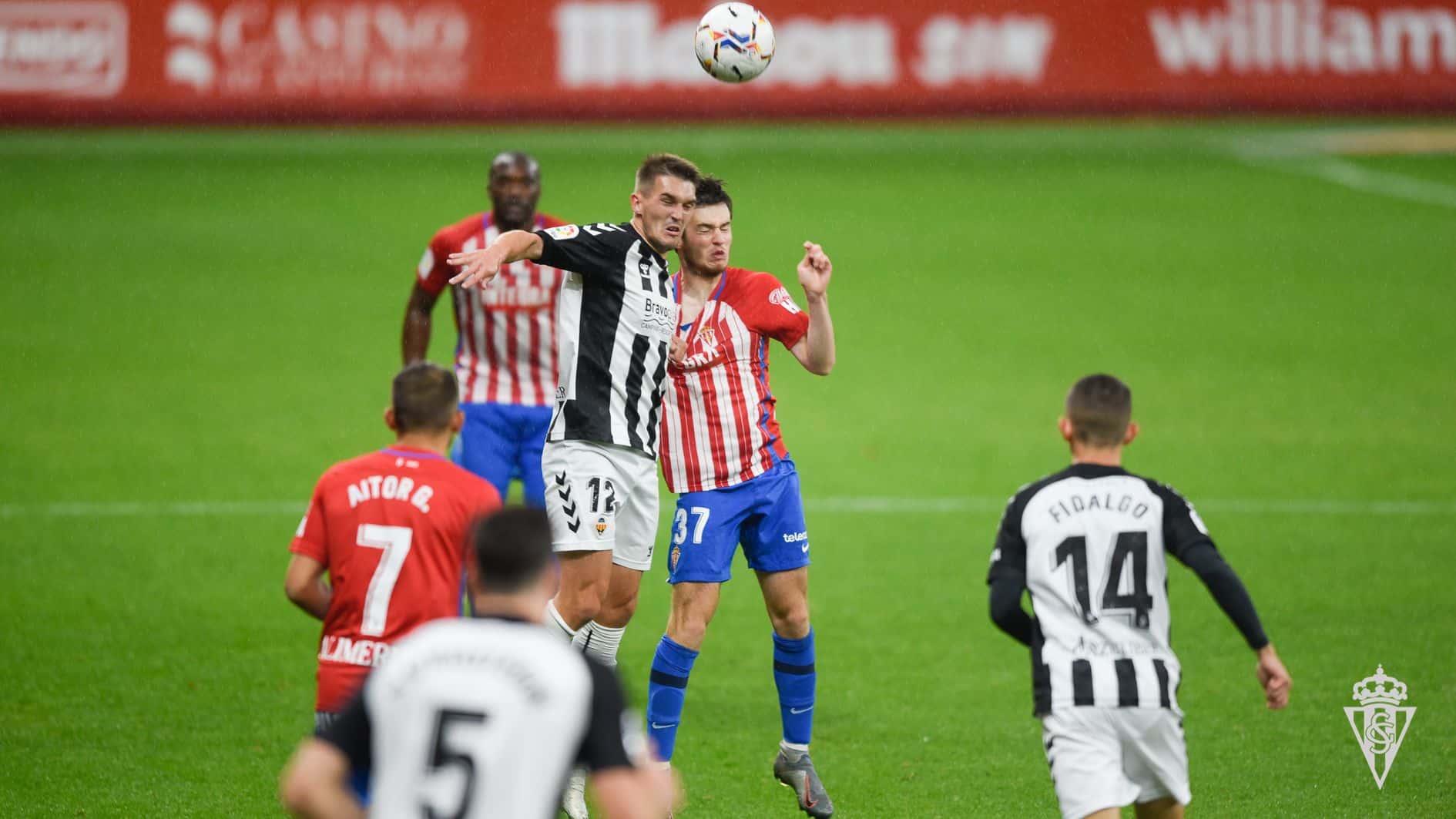 Lance del Sporting - Castellón en El Molinón